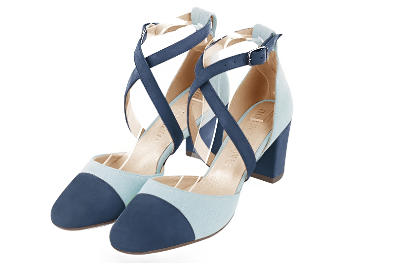 Denim blue women's open side shoes, with crossed straps. Round toe. Medium block heels. Front view - Florence KOOIJMAN